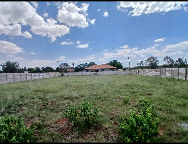 1,018M² VACANT LAND FOR SALE IN KOOKRUS